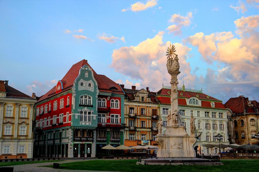 Try The Central Feeling Тімішоара Екстер'єр фото